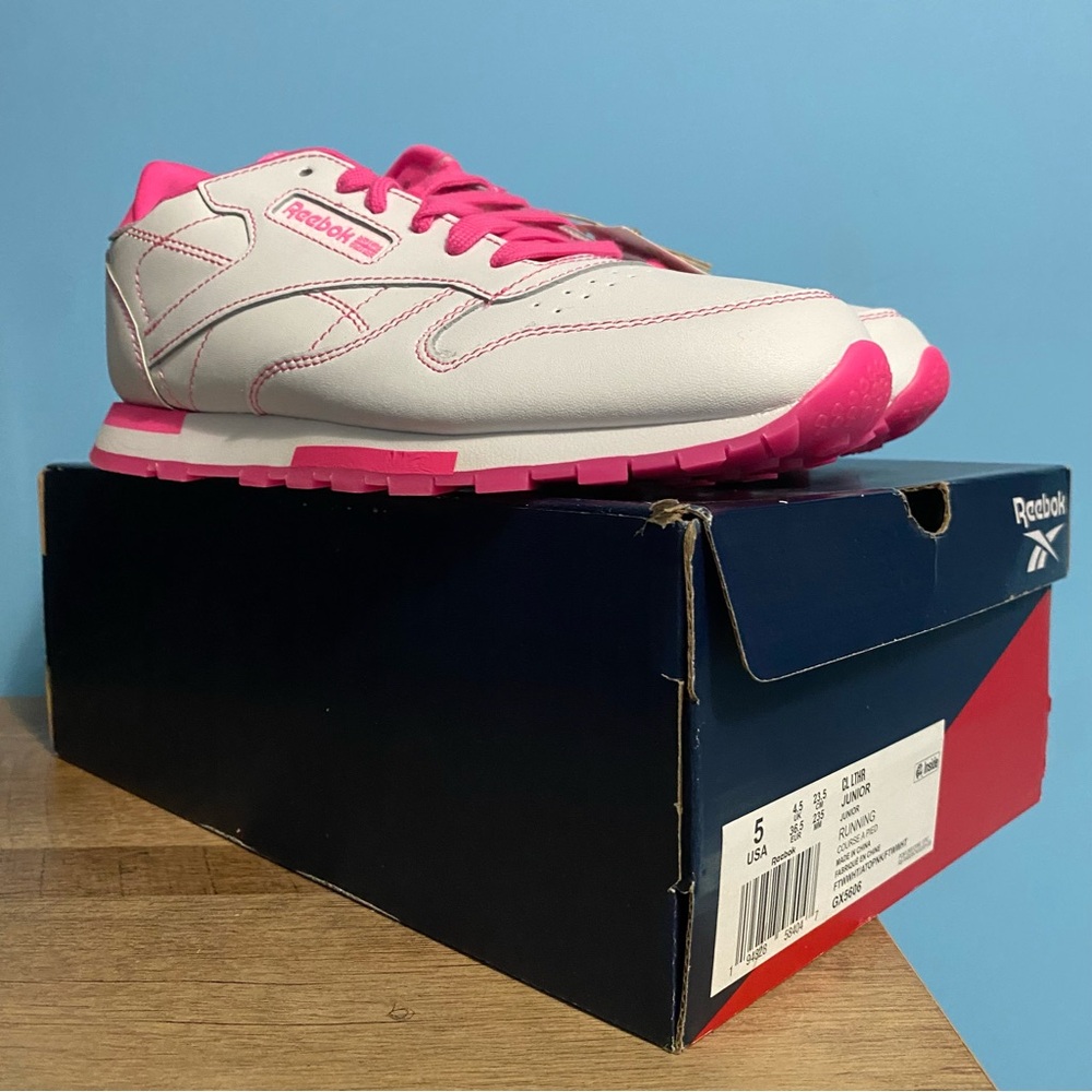 Pink Reebok - Picture 4 of 4